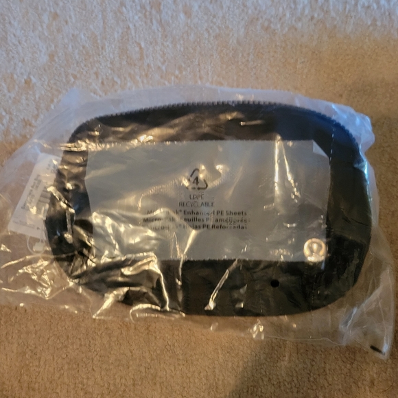 NWT Lululemon Everyday Belt Bag Black - Picture 2 of 3